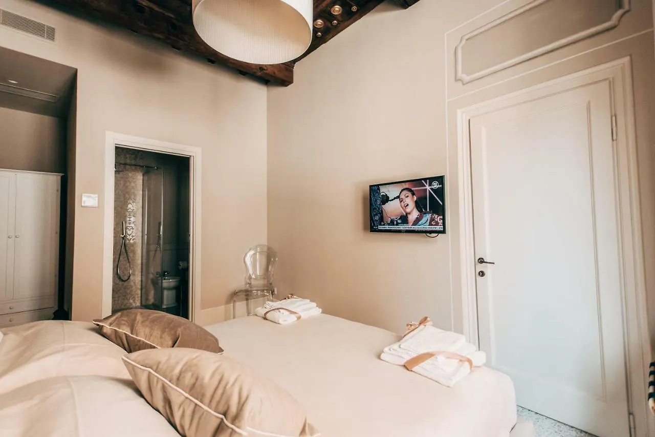 Noble Floor - Luxury Apartment Lucca Italy