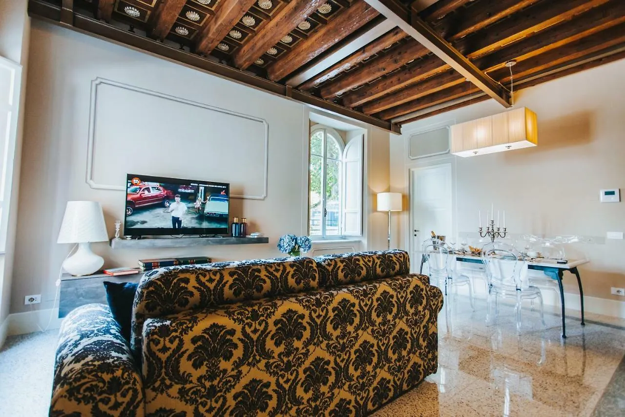 Noble Floor - Luxury Apartment Lucca 0*,  Italy